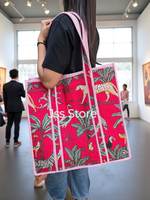 Sac fourre-tout pour femme, conçu pour s'adapter aux modes de vie modernes, avec un intérieur spacieux, une expérience de port confortable et un look élégant.