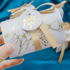 Venta al por mayor de Chocolate dulces de lujo azul con almohada con cinta FAVOR DE BODA, cajas de embalaje de invitación boda caja de dulces - Product Image 5