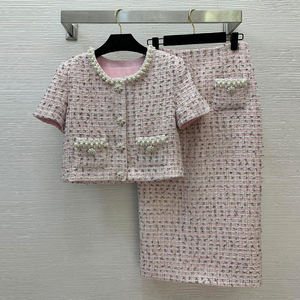 AELESEEN مصمم أزياء الصيف طقم توييد المرأة مزاجية التخسيس بالخرز معطف اللؤلؤ + تنورة ميدي طقم من قطعتين - Product Image 1