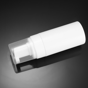 Botella de Espuma Blanca para Mascotas de 115 ml para Limpieza Facial y Uso Cosmético - Product Image 3