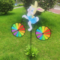 Jouets anti-stress éducatifs personnalisés en gros, en forme de moulin à vent, avec design de vélo animalier de dessin animé, roues arc-en-ciel, et piquet de jardin en plastique