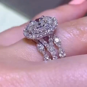 Anello in cristallo a forma ovale per donna, accessori minimalisti ed eleganti per la moda quotidiana e per le feste - Product Image 4
