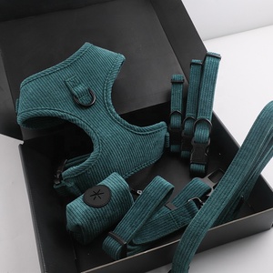 QQPETS Luxus-Hundegeschirr-Set Benutzer definiertes Gummi-Logo mit Halsbändern für Haustier leinen Kit Green Cord Velvet Vest Style für Welpen - Product Image 6