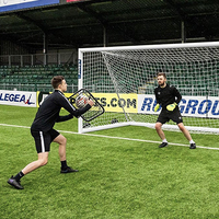 Équipement d'entraînement de football, entraînement du gardien de but, rebondisseur de football à main, cadre en métal noir, utilisation en intérieur/extérieur