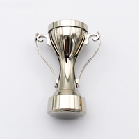 Coupe de petits trophées de sport en métal personnalisée 3D avec logo Trophées gagnants de football Badminton Football tout autour