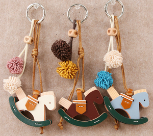 QY Llavero Caballo Mecedor De Cuero Colgante De Moda Para Bolso Accesorio Para Mujeres - Product Image 4
