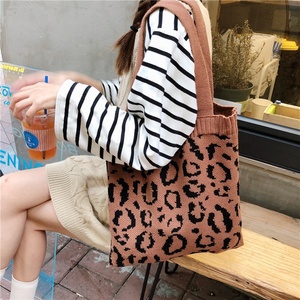 Bolso de mano hecho a mano de ganchillo para mujer, bolsa de hombro con patrón de <span class=keywords><strong>leopardo</strong></span>, de ganchillo - Product Image 6