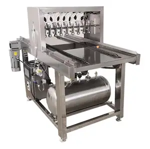 Commercial bread tray arranging mabread pan oil spraying machine for cake