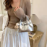 Sac bandoulière plissé effet litchi, sac à l'épaule texturé élégant, sac polyvalent tendance pour les trajets quotidiens, le shopping et les activités de plein air