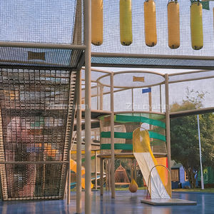 Attrezzatura da gioco con rete di corde dai colori vivaci con palline, anelli e gabbie sospese per migliorare l'equilibrio e la coordinazione dei bambini - Product Image 3