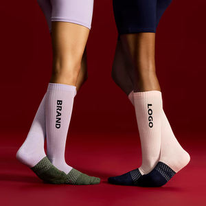 جوارب ضاغطة يومية مخصصة تصل إلى الركبة، جوارب رياضية قابلة للتنفس يمكن تخصيص شعارها، جوارب للساق للنساء - Product Image 3