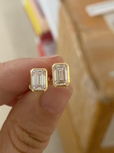 Pendientes de Diamantes Cultivados en Laboratorio con Certificación IGI, Corte Pera, Esmeralda y Redondo, Oro de 14K, Cierre de Rosca, Joyería Fina Personalizada al por Mayor - Product Image 2