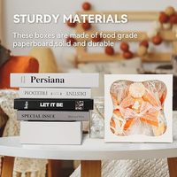 Boîte à gâteau carrée en carton kraft blanc personnalisée avec couvercle transparent et lamination brillante pour l'emballage de pâtisseries et de desserts