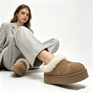 Mules d'intérieur pour femmes OEM, mode hiver, en daim de vache, doublure en peau de mouton, thermiques, antidérapantes, légères, respirantes, plateforme, résistantes à l'usure - Product Image 5