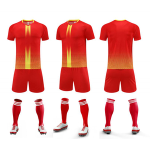 Ropa de fútbol profesional para hombres con impresión por sublimación hecha de material de rendimiento - Product Image 6