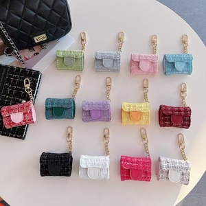 Top personalizado a prueba de golpes al por mayor diseño de lujo a cuadros tejido con llavero para Airpod Pro Funda de cuero - Product Image 2