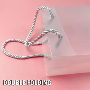 Sac en plastique d'emballage de haute qualité à faible MOQ, sac cadeau en plastique, sac en PVC portable - Product Image 6