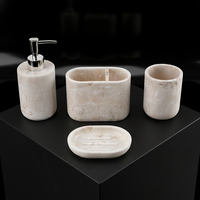 Ensemble d'accessoires de salle de bain de luxe moderne 4 pièces en résine motif marbre beige, texture grès élégante et écologique pour hôtel et maison