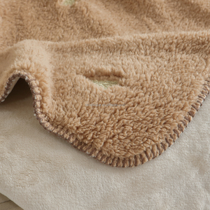 Couverture en flanelle épaisse tissée en polyester recyclé à motif léopard et zèbre, imitation fourrure, pour utilisation en avion - Product Image 5