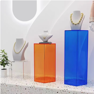 Les présentoirs acryliques personnalisés sont utilisés dans les magasins de vêtements et les magasins de bagages pour présenter les produits - Product Image 6