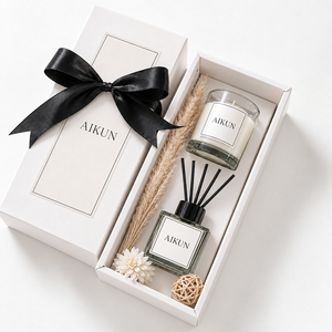 Coffret Cadeau Aikun avec Bougie Parfumée en Verre Transparent Blanc de Marque et Diffuseur à Bâtonnets Noirs, Emballage Ruban pour Cadeaux de Mariage - Product Image 1