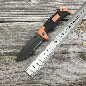 Couteau de poche multifonctionnel de chasse EDC pour extérieur, lame mi-dentelée moyenne 8Cr13MoV, poignée antidérapante en caoutchouc, OEM - Product Image 6