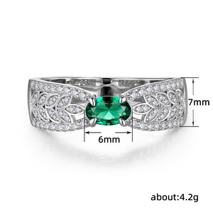 Anello Smeraldo Q208 in Oro Massiccio 18K con Incastonatura a Pavé e Motivo Vegetale, Anello di Fidanzamento con Gemma per Donna - Product Image 5