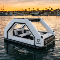 Catamaran gonflable commercial avec île-bar flottante pour la location en milieu de plage ou de parc aquatique