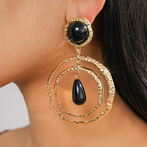 Boucles d'oreilles clous en résine en forme de cercle gothique dark metal, hypoallergéniques, avec aiguille en argent, style punk, surdimensionnées, pour femme, bijoux quotidiens et de fête - Product Image 3