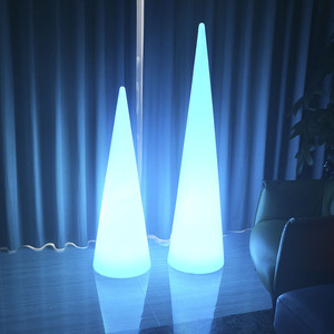 Lampada <span class=keywords><strong>da</strong></span> <span class=keywords><strong>Terra</strong></span> a LED Solare a Forma di Cono per <span class=keywords><strong>Giardino</strong></span>, Cortile, Casa Vacanze, Campeggio - Illuminazione per un'Atmosfera Accogliente - Product Image 2
