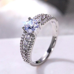 Anello da Donna Traforato con Zirconia Cubica a Grappolo, Stile Proposta, Gioiello di Moda - Product Image 1