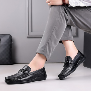 Zapatos de Cuero Casuales Modernos para Hombre, Diseño Oxford Nuevo con Característica Plana e Impermeable, Cierre sin Cordones para la Temporada de Otoño - Product Image 4