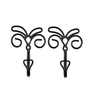 Juego de 2 ganchos para colgar ropa de hierro de color negro hechos a mano, de calidad superior, con forma personalizada para uso en la cocina. - Product Image 1