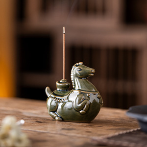 Caballo de cerámica de la dinastía Tang, color celadón, decoración creativa para mesa de té, soporte para varillas de incienso, regalo - Product Image 2