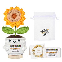 Handgemaakte gehaakte zonnebloem, gehaakte aardbei, liefdeshart, plant in pot, Valentijnsdag cadeau voor thuisdecoratie