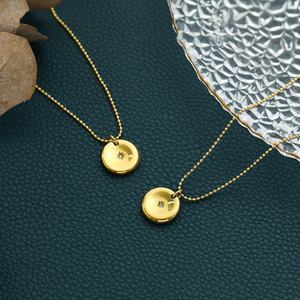 Collar con Colgante de Acero Inoxidable Personalizado al por Mayor, Chapado en Oro con Circonita, Estilo Moderno y a la Moda - Product Image 3