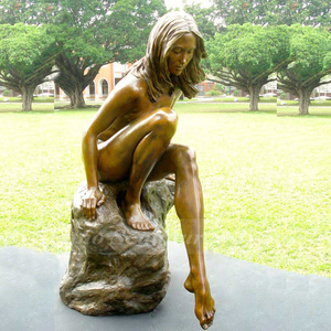 Scultura in Bronzo di Donna Nuda a Grandezza Naturale per Giardino, Statua Moderna in Metallo di Donna Seduta su Roccia, Ornamenti Decorativi da Esterno - Product Image 3