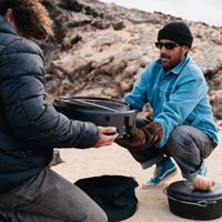 Brasero rond en fer robuste sans fumée avec grille de barbecue et pieds pliables pour camping en extérieur