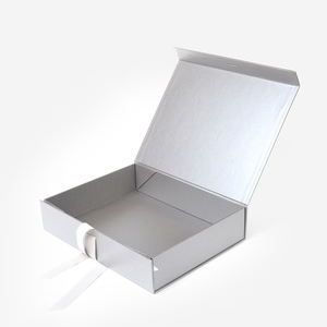 Оптовая продажа, серебряная Роскошная специальная магнитная Складная Подарочная бумажная упаковочная коробка - Product Image 2