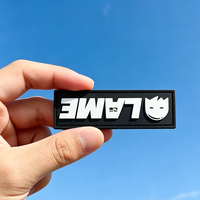 Patch PVC personnalisé avec texte inversé, à coudre, en caoutchouc souple, pour accessoires vestimentaires streetwear, directement de l'usine