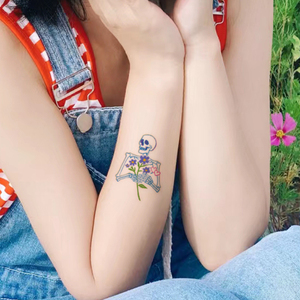 Tatuaggi colorati temporanei adesivi teschio e motivo floreale tatuaggi impermeabili adatti per viso, braccia e gambe - Product Image 2