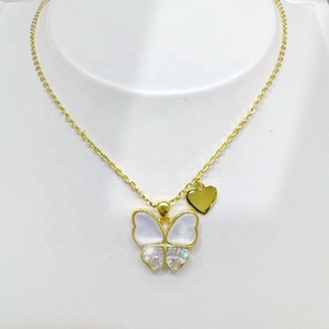 Collar colgante de joyería geométrica de latón personalizado, chapado en oro con circonita cúbica, minimalista para mujer, con cadena de serpiente y diseño de concha. - Product Image 3