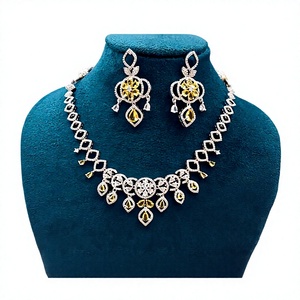 Elegante Juego de Collar y Aretes de Plata con Circonitas y Diseño Floral para Mujer, Conjunto de Joyería para Boda - Product Image 4