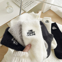 Nouveau gros épais broderie personnalisée chaussettes moelleuses personnalisées blanc noir chaud chaussettes floues
