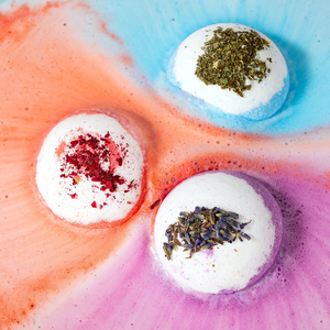 KORMESIC Vente en gros de bombes de bain moussantes multi-foaming hydratantes de luxe parfumées aux fleurs séchées et aux huiles essentielles 80g - Product Image 4