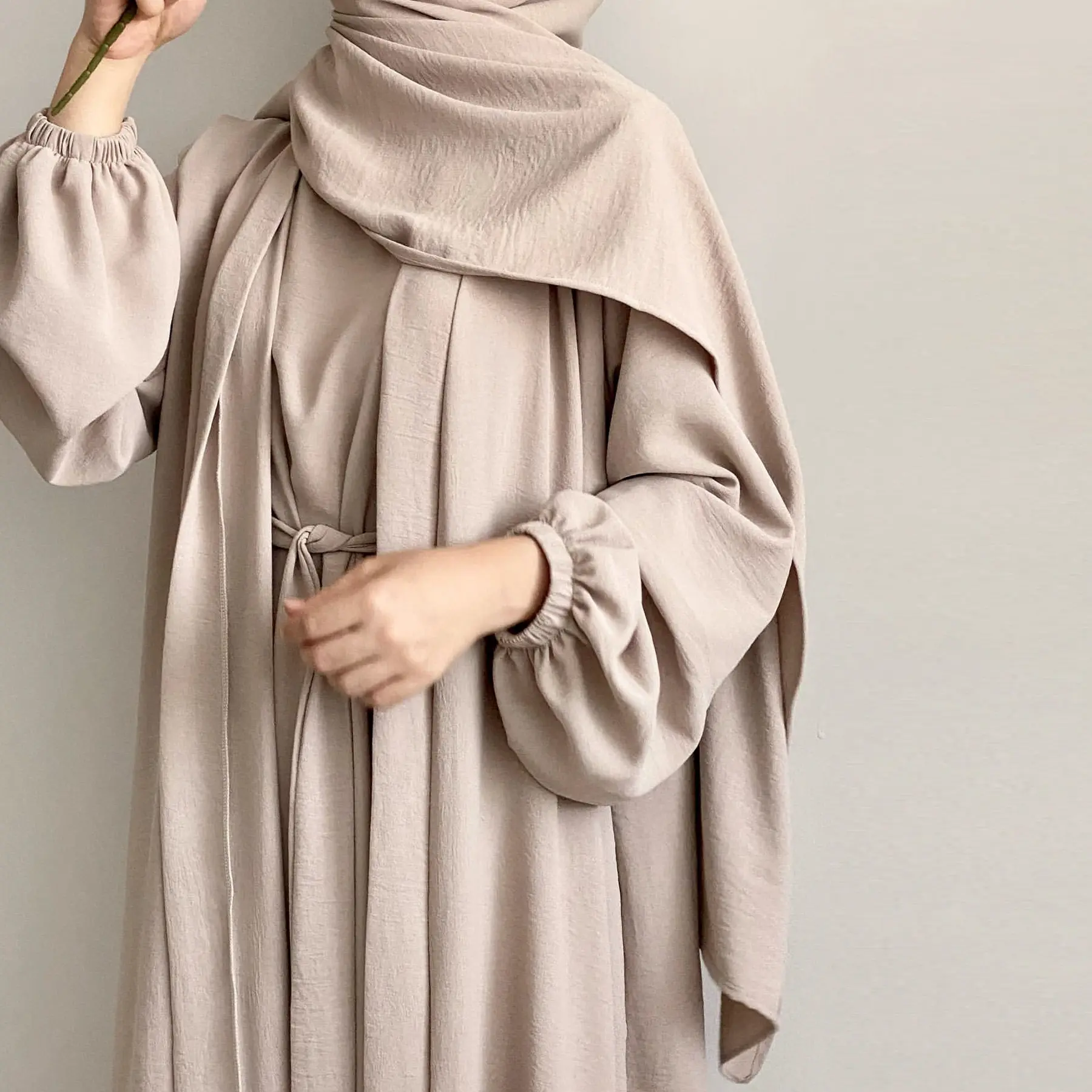 أحدث عباءة مخصصة للاحتفال بالشهر رمضان بجودة عالية إسلامية من قماش الجاز مع فستان داخلي إسدال نسائي مخصص للنساء طقم عباءة من قطعتين