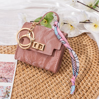 Dompet Koin Bulat Merah Modis Kulit PU Tas Mini Kecil Tempat Koin Gantungan Kunci Desainer Mewah Ramah Lingkungan Liontin Berkualitas Tinggi