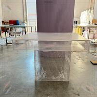 Beliebte quadratische klare Hochzeits torte Tisch mit Acryl basis Kuchen tische für Event Ding Stühle