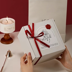 เทียนหอม <span class=keywords><strong>RURU</strong></span> รูปทรงแก้วโกเบลต์ ดีไซน์ทันสมัย ประดับดอกไม้ 3 มิติ ทำจากขี้ผึ้งถั่วเหลือง บรรจุในขวดแก้ว ทำมือ กลิ่นหอมอโรมาเธอราพี ติดทนนาน เป็นธรรมชาติ - Product Image 1