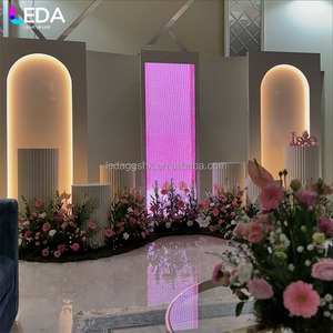 ฉากหลังงานแต่งงานอะคริลิคทรงสี่เหลี่ยมโค้งสีขาวแบบสามชิ้นพร้อมจอแสดงผล LEDA - Product Image 1